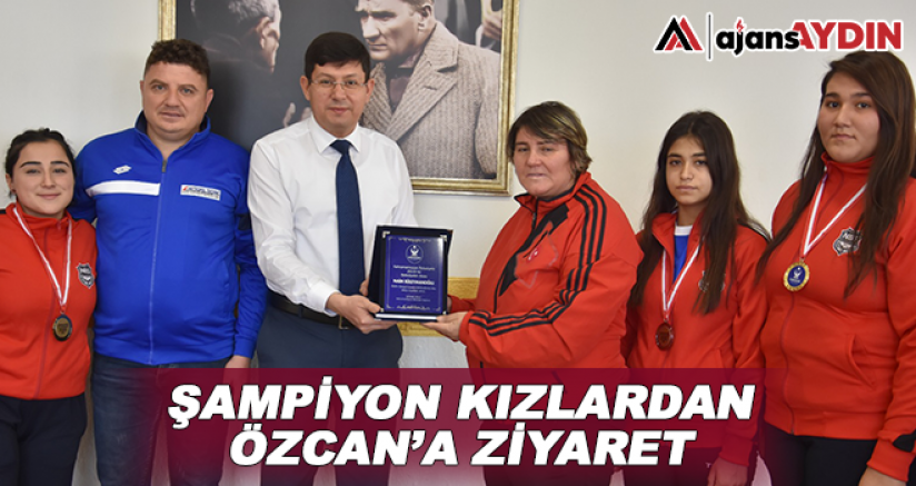 Şampiyon kızlardan Özcan'a ziyaret