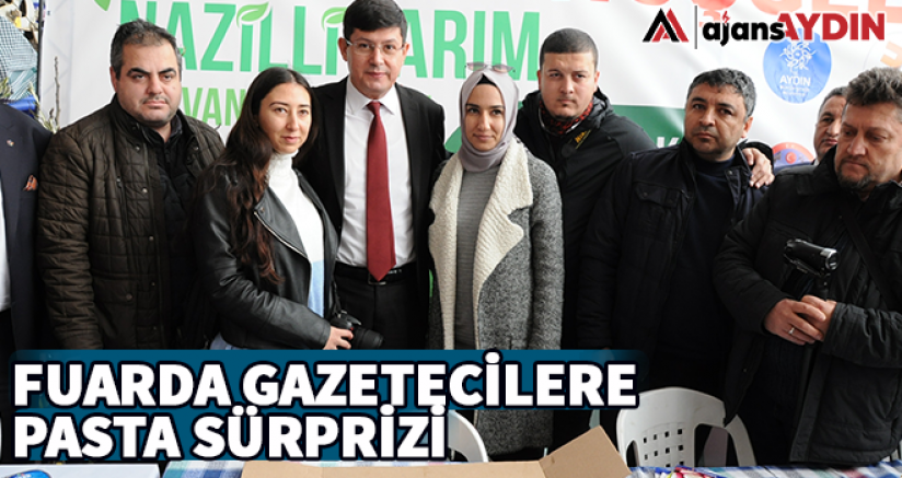 Fuarda gazetecilere pasta sürprizi