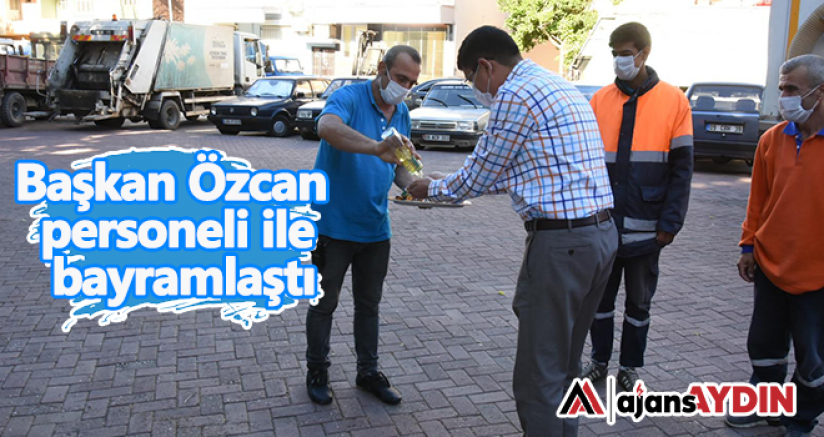 Başkan Özcan personeli ile bayramlaştı